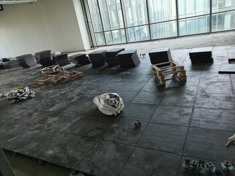 北京銀行保險產(chǎn)業(yè)園裝修-500x500全鋼OA智能網(wǎng)絡(luò)地板安裝