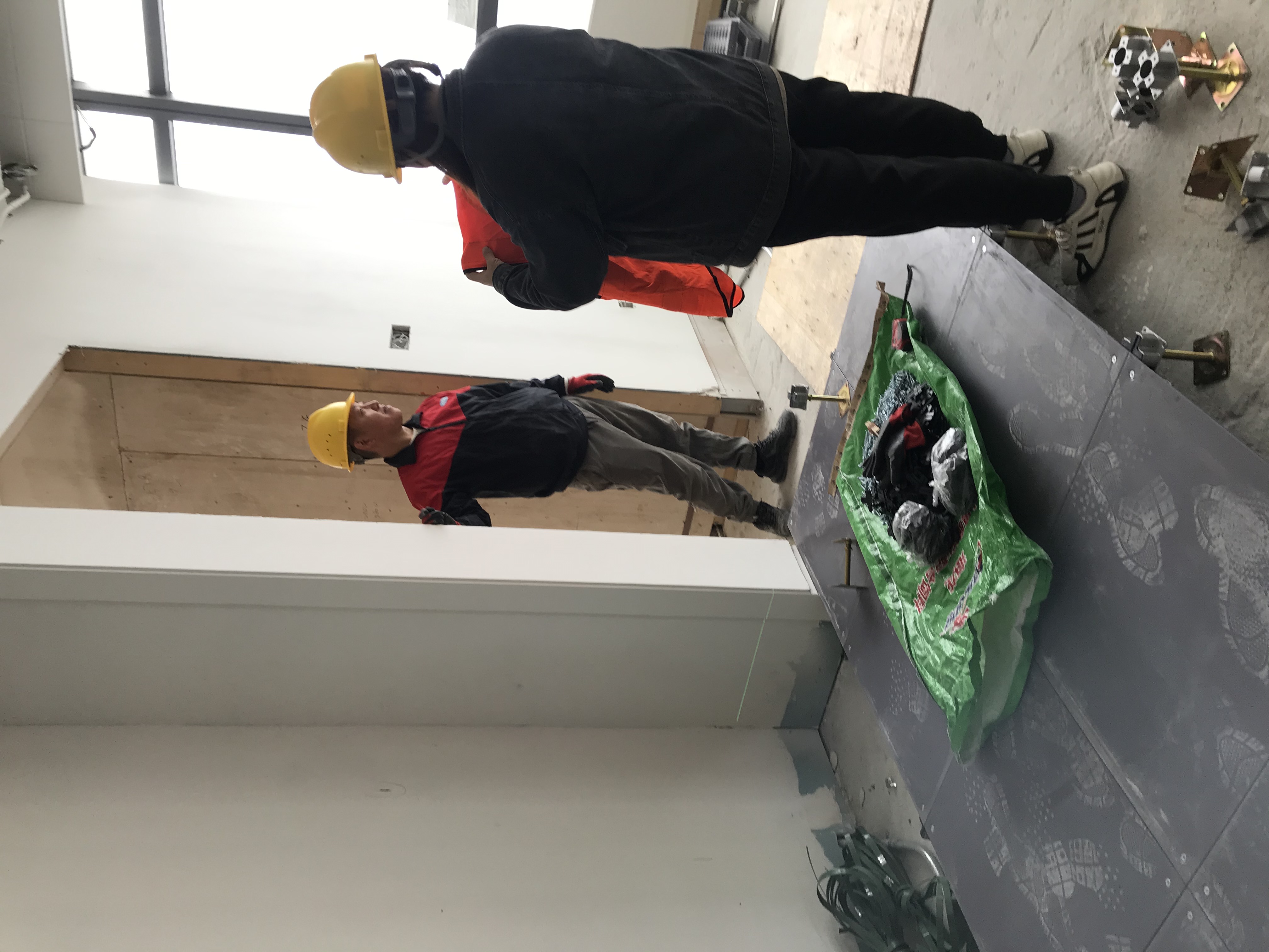 西安高新秦農(nóng)銀行寫字樓辦公室5000平網(wǎng)絡(luò)地板鋪設(shè)